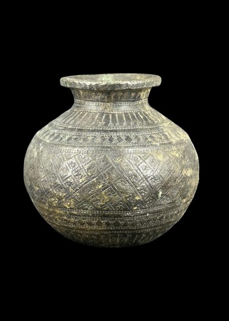 GEOMETRIC MOTIF POTTERY VESSEL