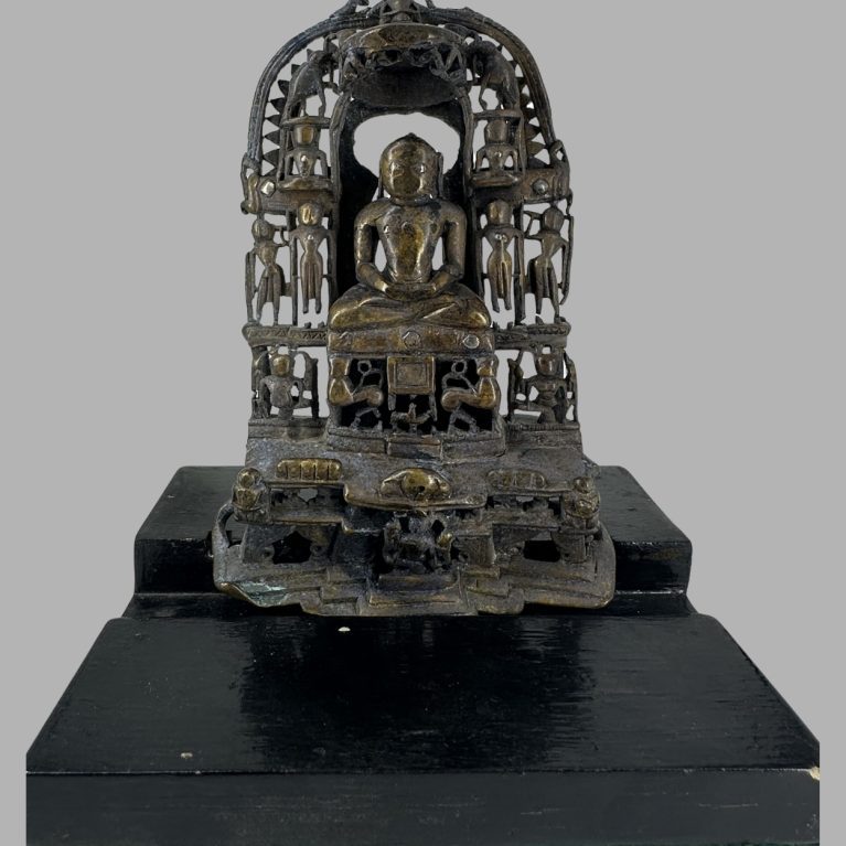 BRONZE JINA SEATED IN SHRINE WITH PRABHAVALI
