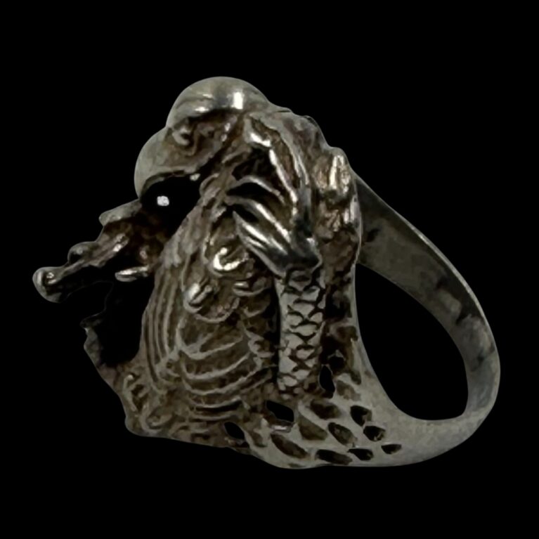 SCULPTED SILVER RING
