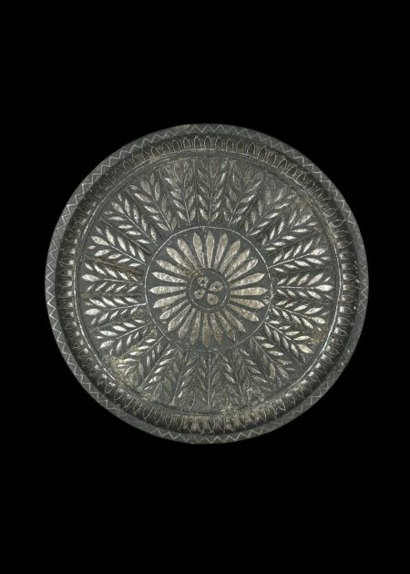 ENGRAVED METAL PLATE WITH FLORAL MEDALLION