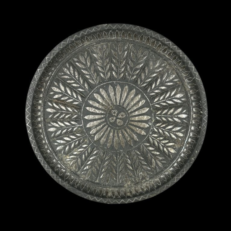 ENGRAVED METAL PLATE WITH FLORAL MEDALLION