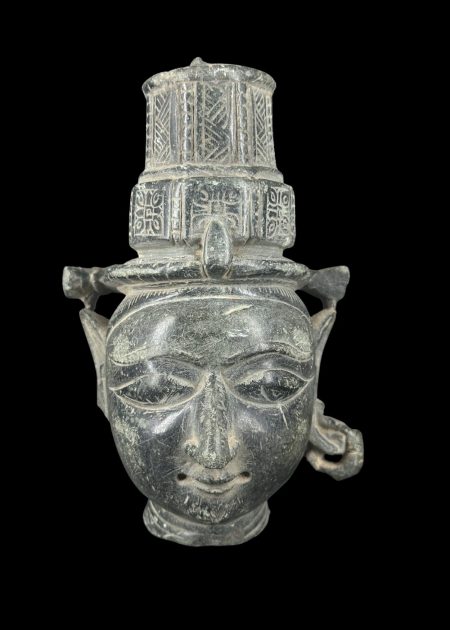 HEAD OF A DEITY OR NOBLE FIGURE