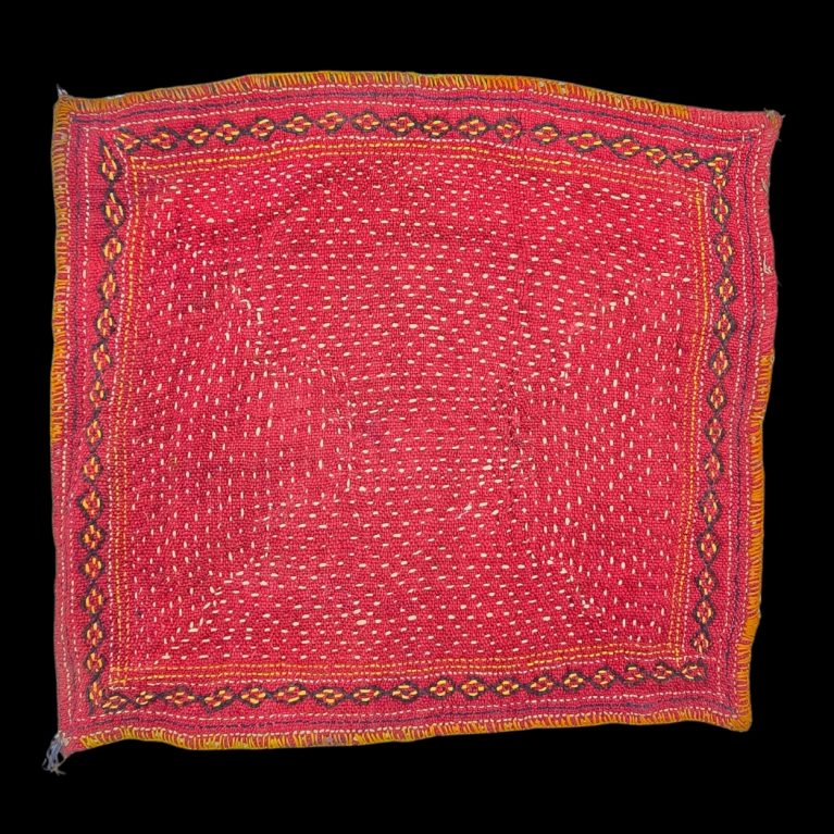 BANJARA GEOMETRIC PATTERNS IN THEIR TRADITIONAL EMBROIDERIES TEXTILE