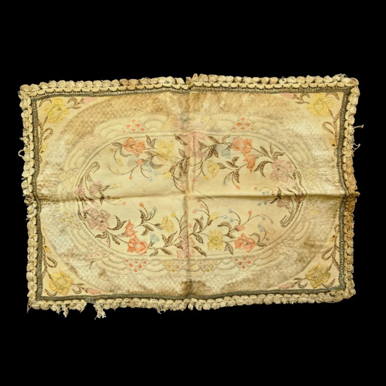 VINTAGE FLORAL WOVEN TEXTILE (TABLE RUNNER)